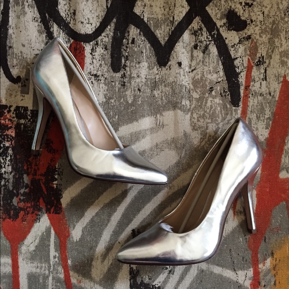 NIB Silver Heels. Size 7.5. Brand New. Unworn.